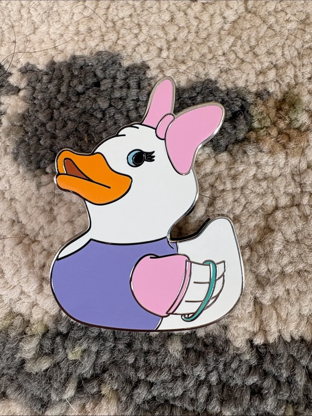 Ducks of Disney official trading pin (Daisy) - Disney Parks item (Brand New) 🦆
